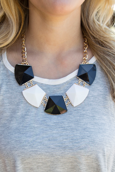 Bit of Flair Necklace - Black/White
