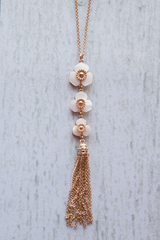 Long necklace with flowers